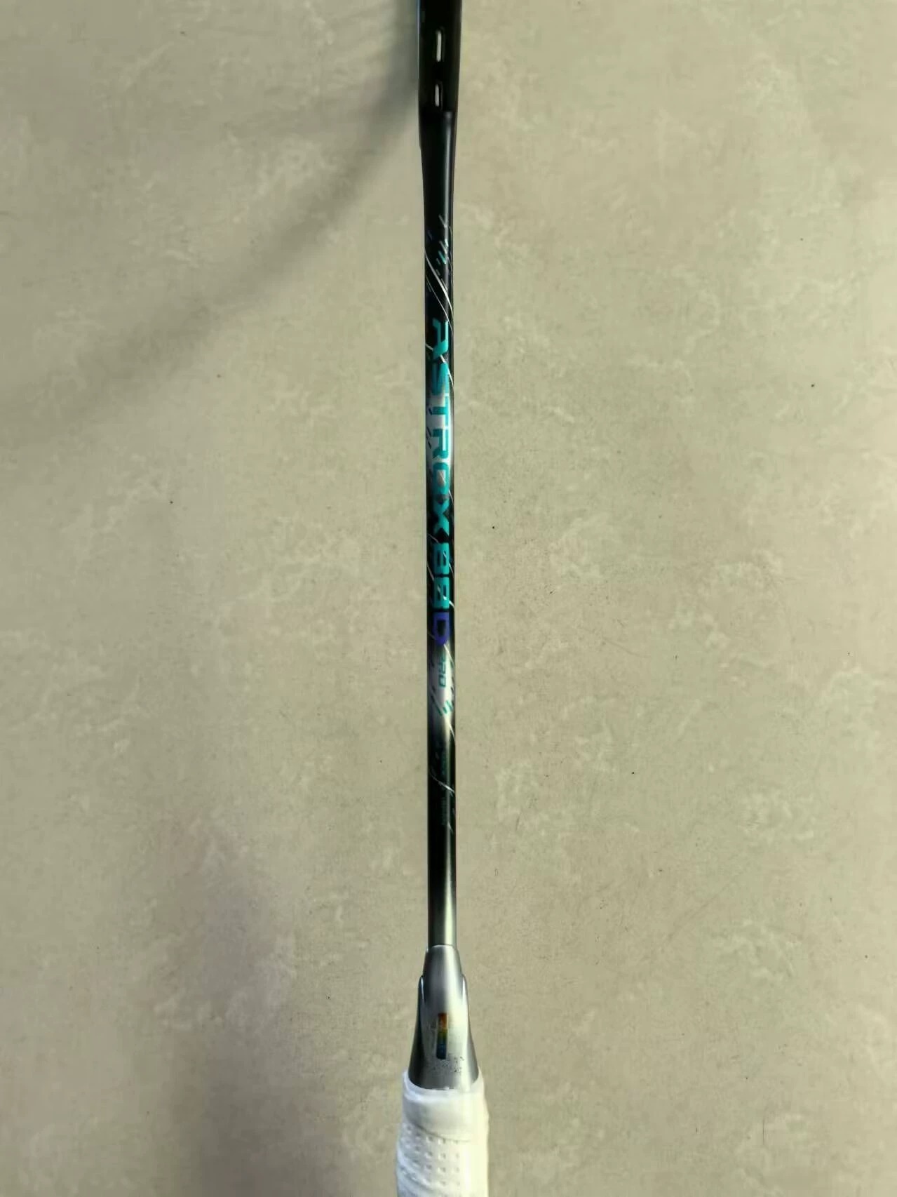 全新精定尤尼克斯天斧88d新色羽毛球拍单拍高定全碳素超轻4U碳纤维进攻型耐用型羽毛球 （质保28高磅） 拍框材质全新高钢碳素纤维，拍杆材质高弹碳素纤维。轻盈、弹